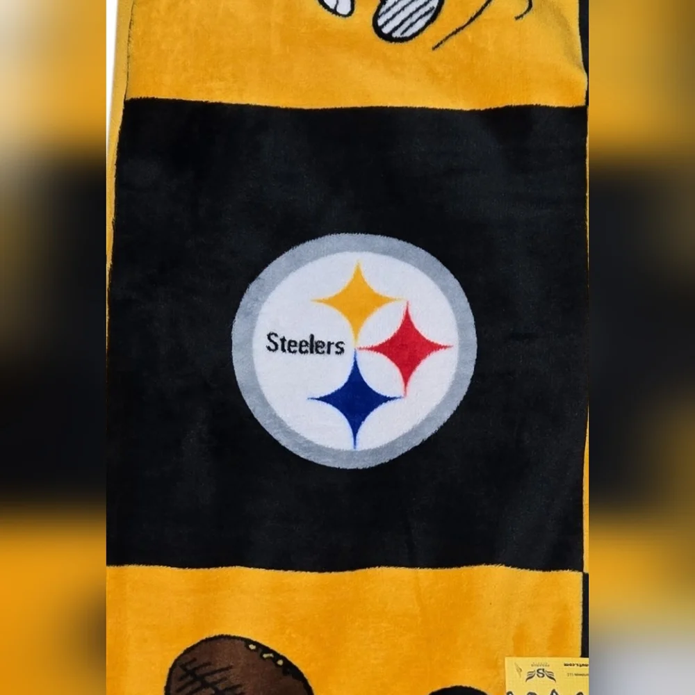 NFL Pittsburgh Steelers Peanut Plush Throw Blanket Snoopy & Charlie Brown
